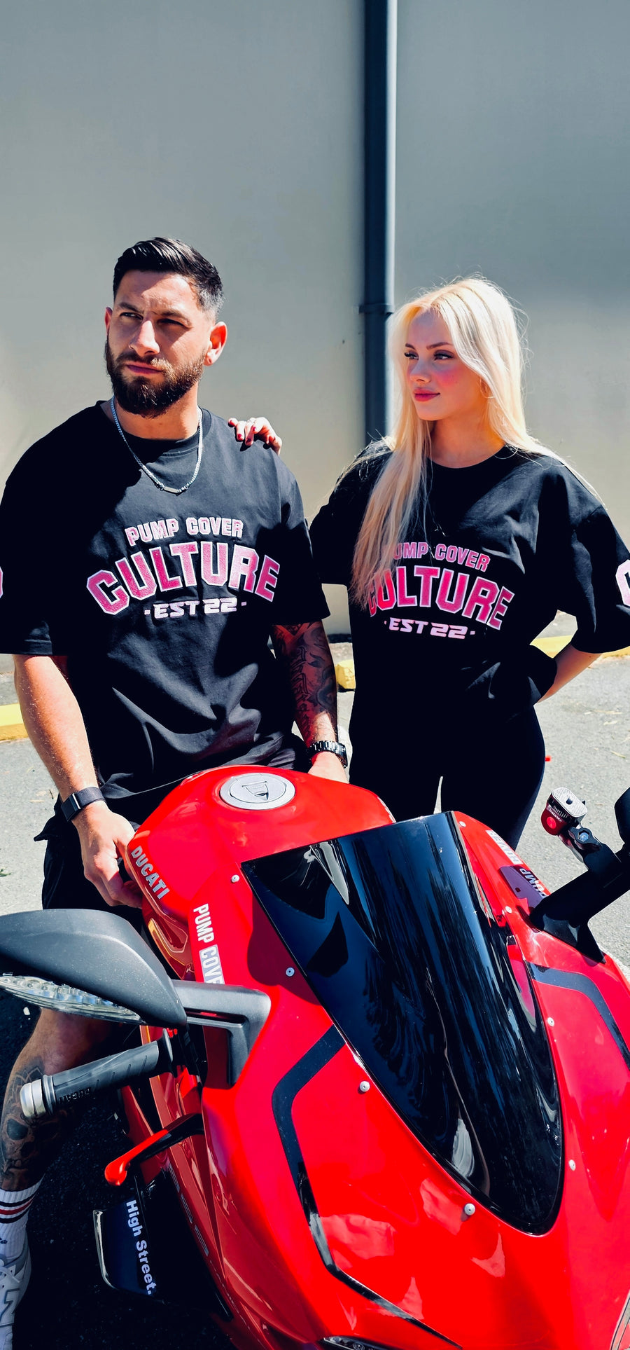 UNISEX OVERSIZED PUMP COVER T-SHIRT